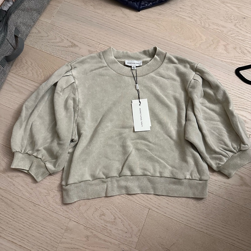 NWT Something Navy Cropped Sweatshirt in light tan/gray (from set)